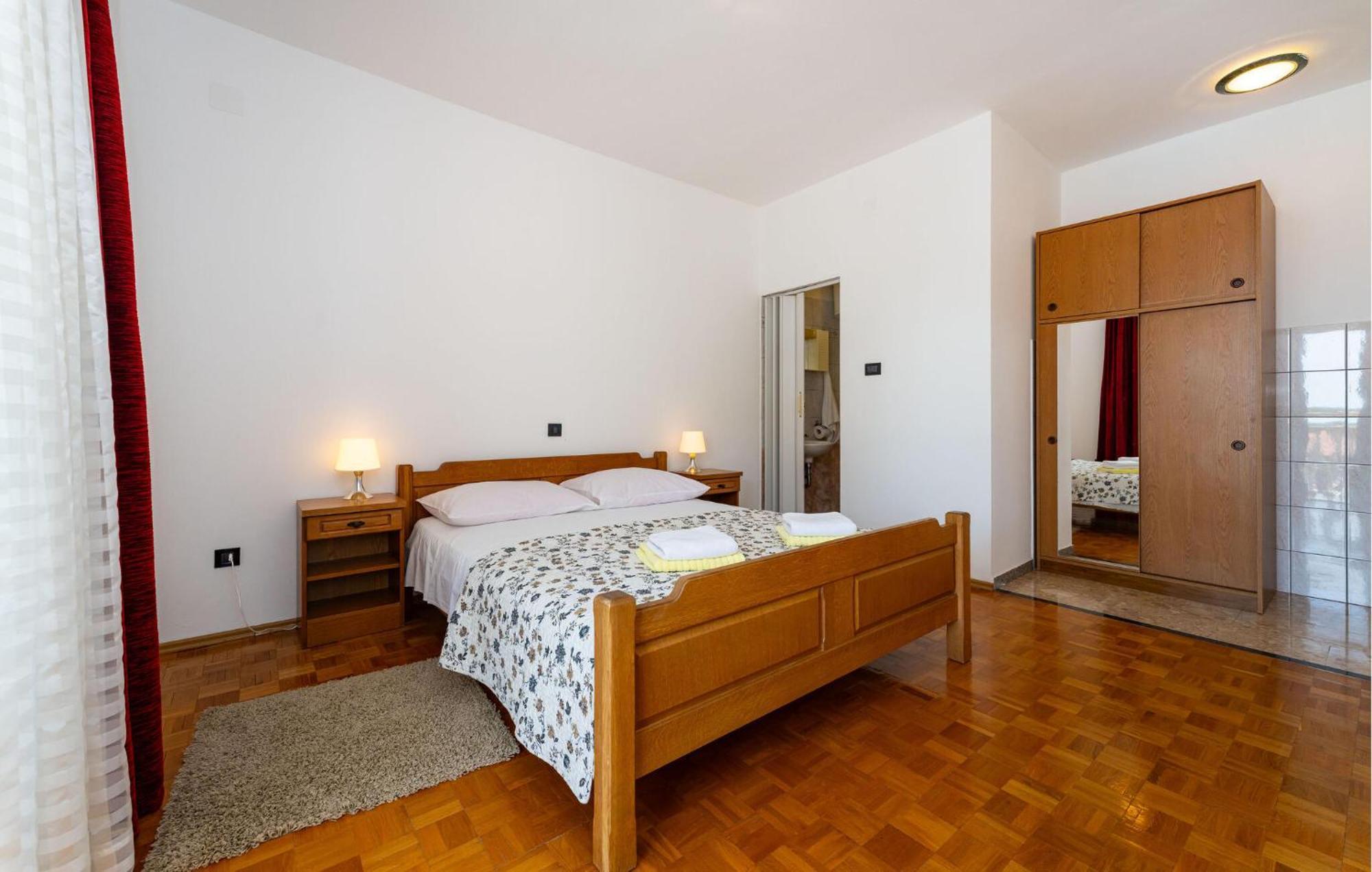 Beautiful Apartment In Galovac With Kitchen Екстер'єр фото