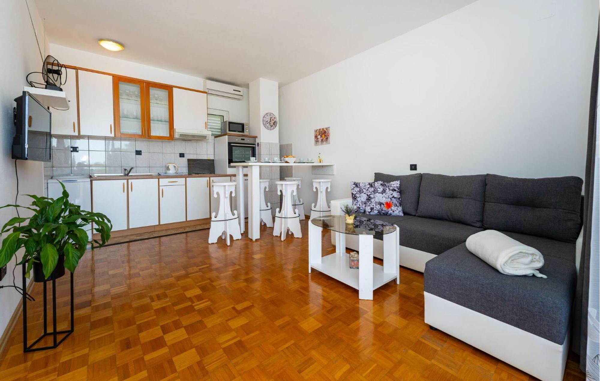 Beautiful Apartment In Galovac With Kitchen Екстер'єр фото