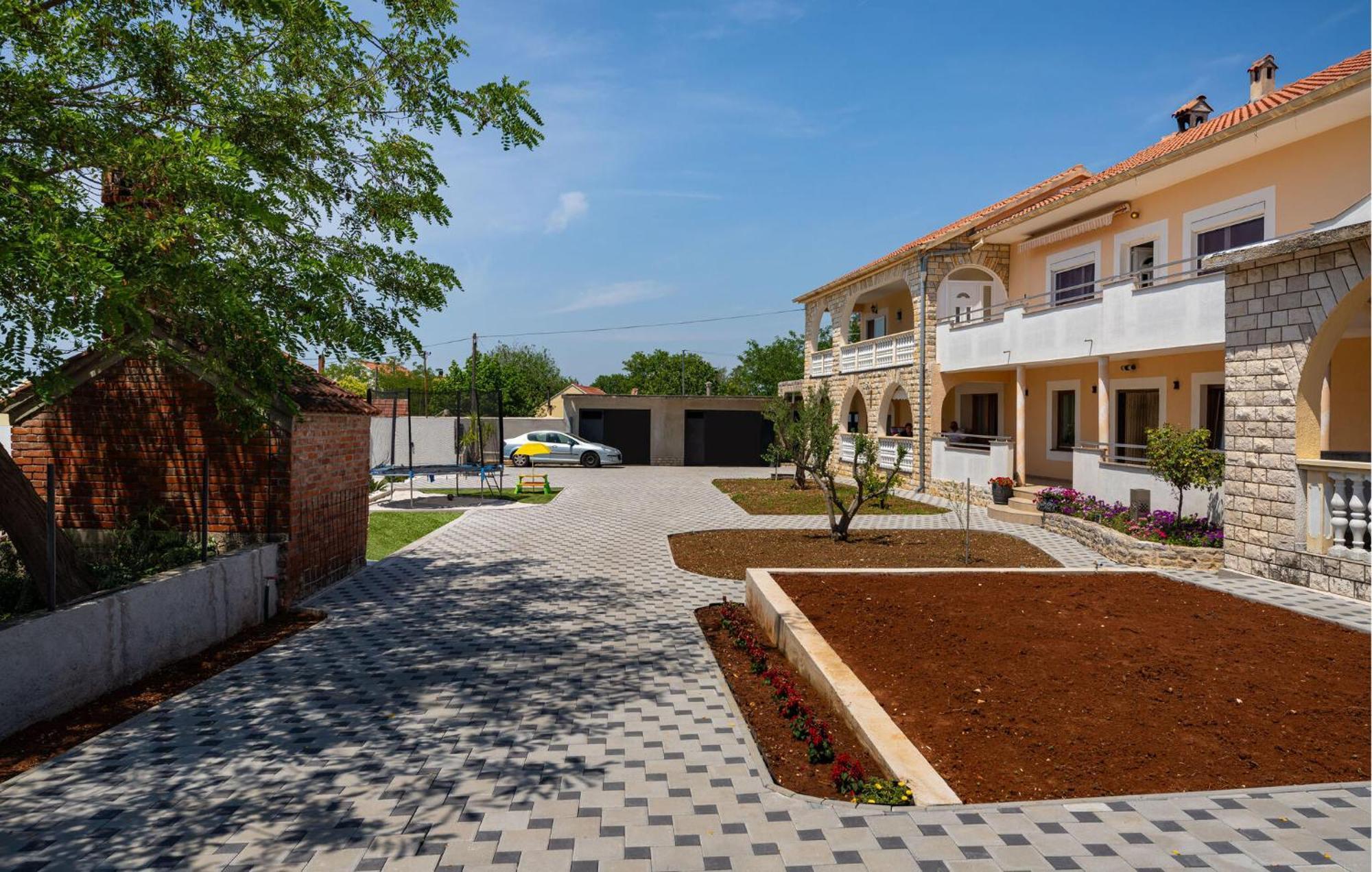 Beautiful Apartment In Galovac With Kitchen Екстер'єр фото